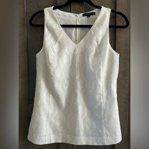 NWOT Banana Republic White Blouse Size 0 With Design